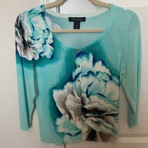 Beautiful cardigan, with gorgeous details